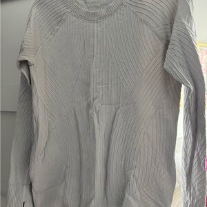 EUC Lululemon Women's Gray Ribbed Tee-Shirt